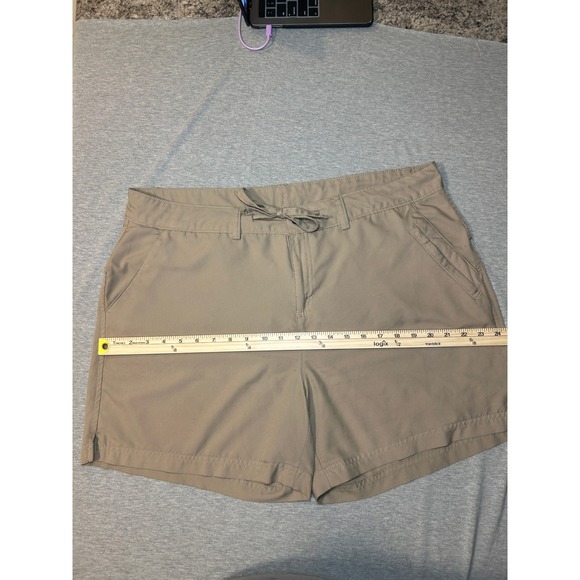 Magellan Outdoors Womens 1X Khaki Outdoor Shorts Drawstring Waist Hiking Casual - Picture 3 of 10